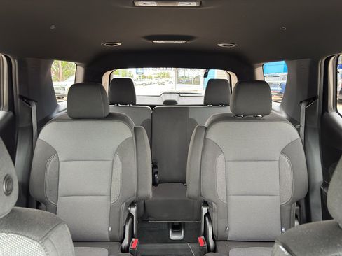 Used 2023 Chevrolet Traverse LT FWD image 17
