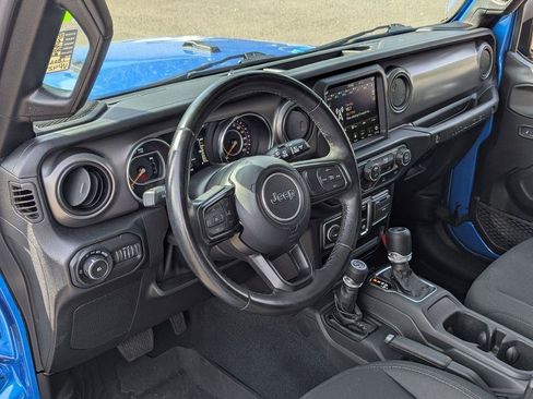 Used 2022 Jeep Wrangler Sport AWD/4WD image 12