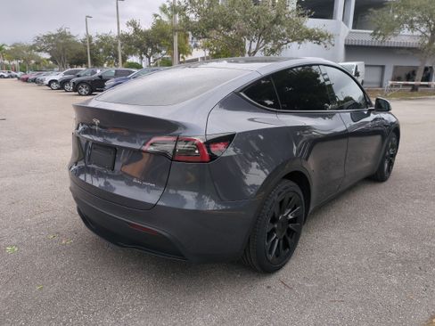 Used 2023 Tesla Model Y Long Range image 5