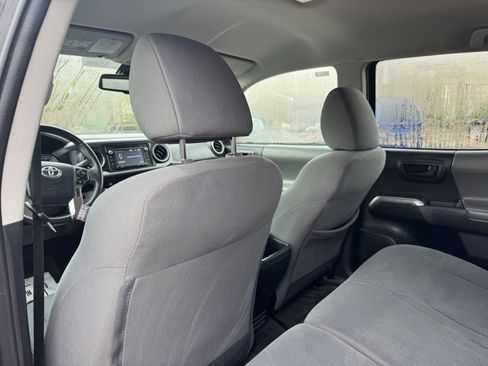 Certified 2018 Toyota Tacoma SR5 AWD/4WD image 14