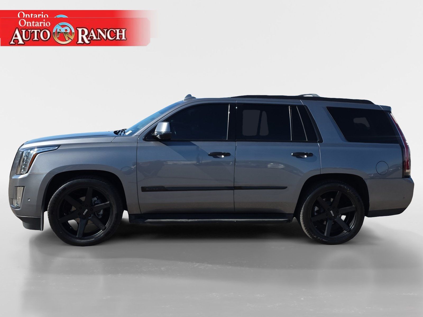 Used 2019 Cadillac Escalade Luxury AWD/4WD image 2