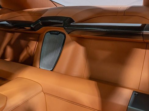 Used 2025 Aston Martin Vanquish image 60