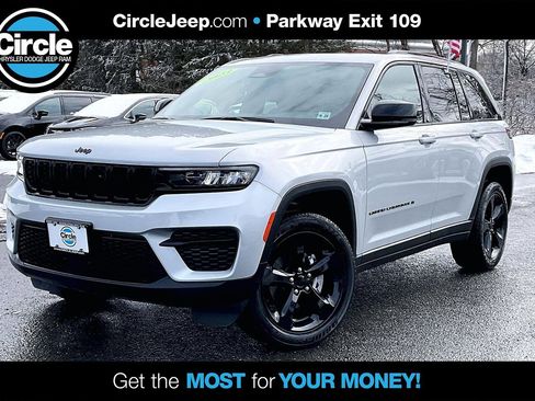 Certified 2023 Jeep Grand Cherokee Altitude image 1