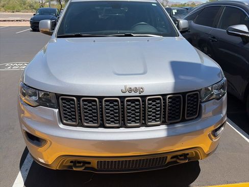 Used 2017 Jeep Grand Cherokee Laredo 75th Anniversary RWD image 3