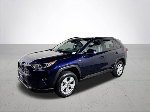 Used 2020 Toyota RAV4 XLE AWD/4WD image 2