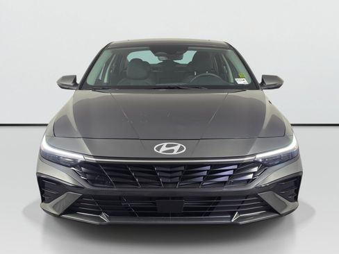 Used 2026 Hyundai Elantra Limited FWD image 9