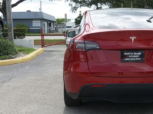 Used 2021 Tesla Model Y Long Range AWD/4WD image 15