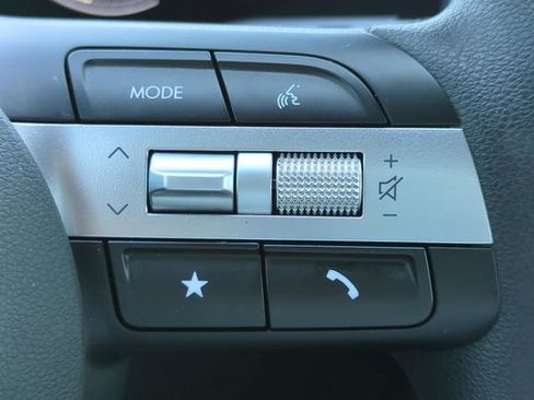 Certified 2025 Hyundai Santa Cruz SE FWD image 25