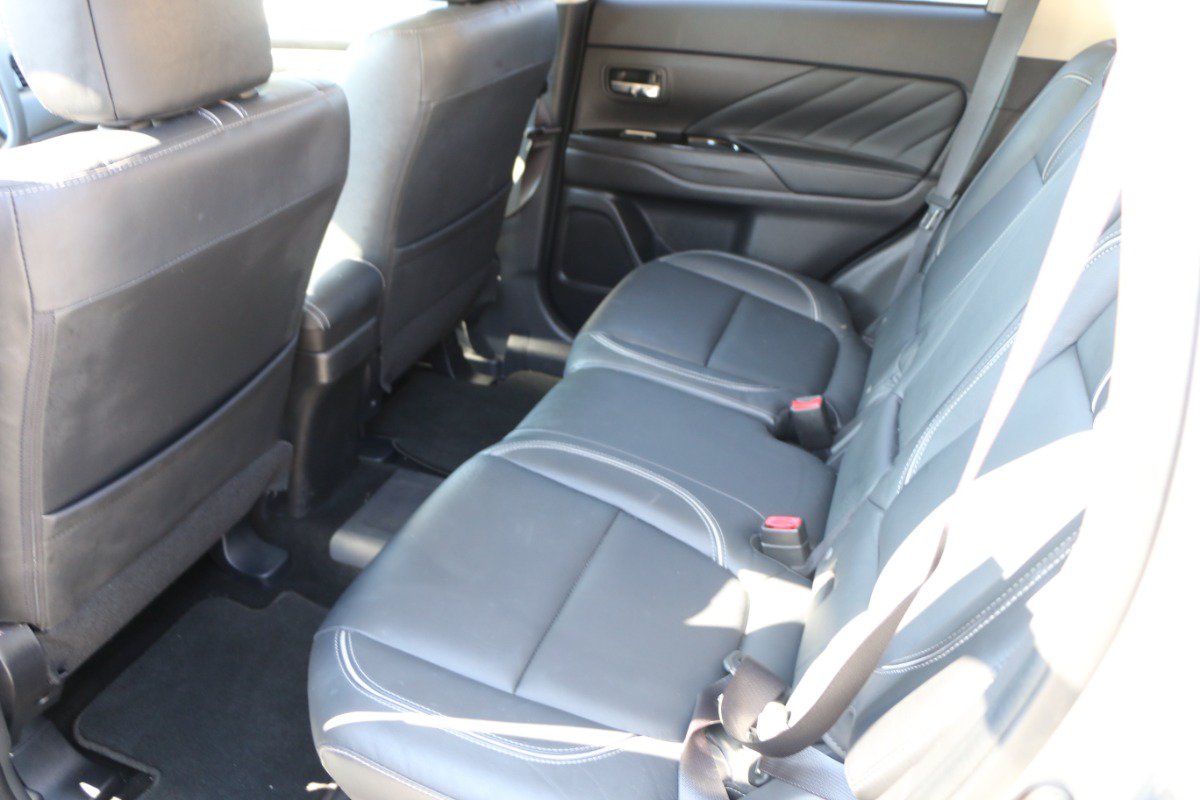 Used 2018 Mitsubishi Outlander SEL AWD/4WD image 28