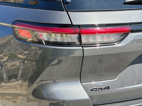 Used 2024 Jeep Grand Cherokee Altitude image 26