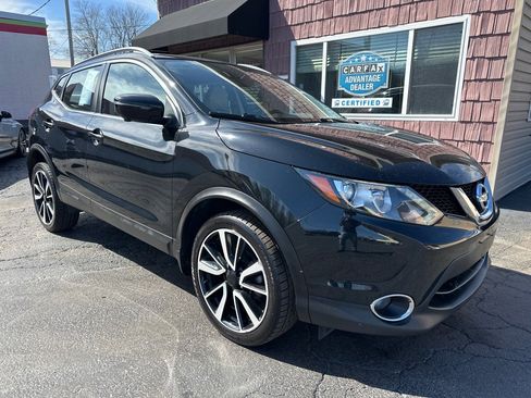 Used 2017 Nissan Rogue Sport SL image 1