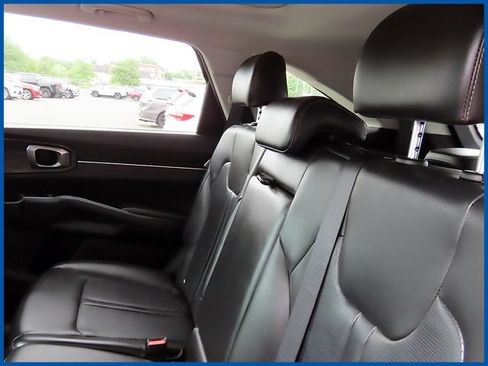 Used 2024 Kia Sorento S w/ Panoramic Sunroof Package AWD/4WD image 10