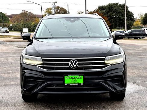 Certified 2024 Volkswagen Tiguan SE image 3