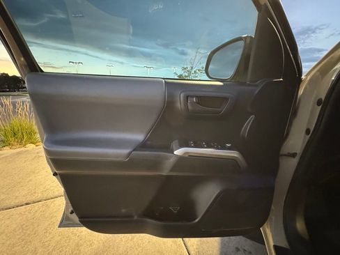 Used 2016 Toyota Tacoma SR5 w/ SR5 Appearance Package (SN) AWD/4WD image 22
