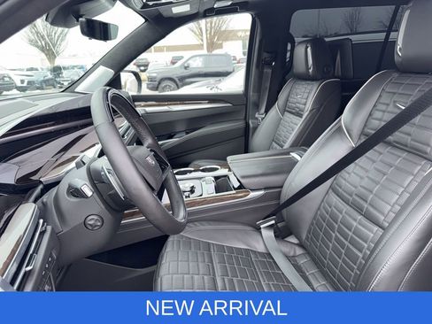 Used 2025 Cadillac Escalade ESV Sport Platinum image 5