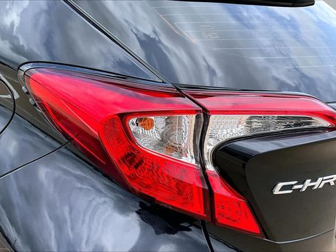 Used 2021 Toyota C-HR LE FWD image 26