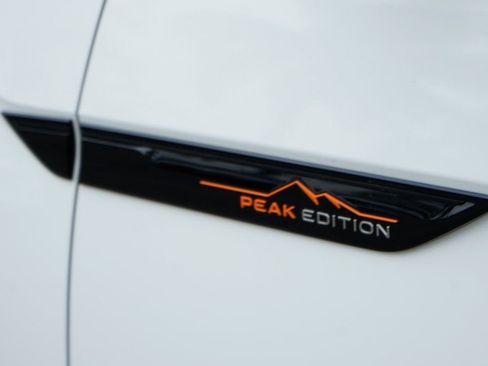 Used 2025 Volkswagen Atlas Peak Edition SE AWD/4WD image 50