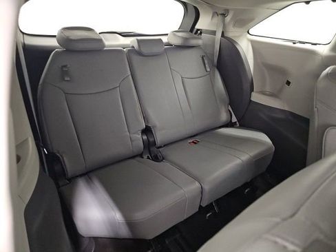 Used 2024 Toyota Sienna Limited image 36