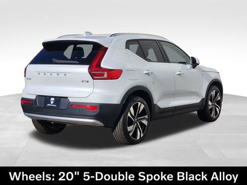 Certified 2025 Volvo XC40 B5 Plus AWD/4WD image 9