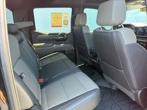 Used 2023 Chevrolet Silverado 1500 ZR2 w/ Technology Package AWD/4WD image 10
