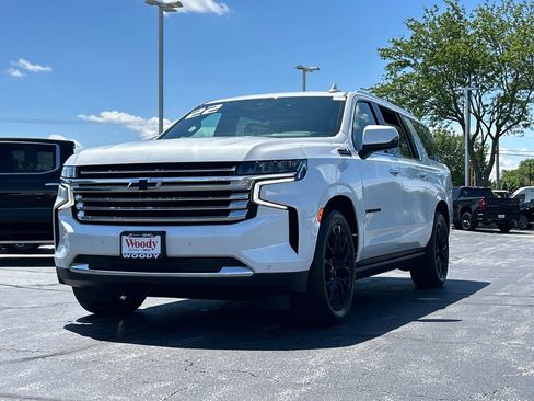 Certified 2022 Chevrolet Suburban High Country w/ LPO, Illumination Package AWD/4WD image 2