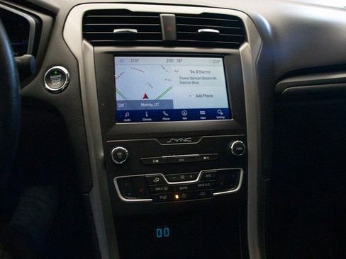 Used 2020 Ford Fusion SE image 32