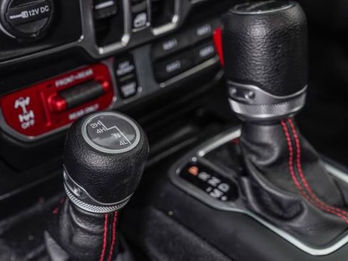 Used 2023 Jeep Gladiator Rubicon w/ LED Lighting Group AWD/4WD image 17