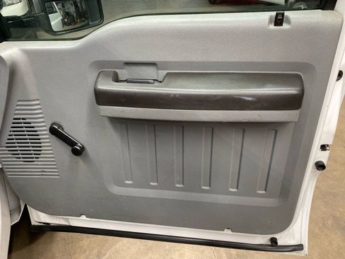 Used 2015 Ford F550 2WD Regular Cab Super Duty image 19