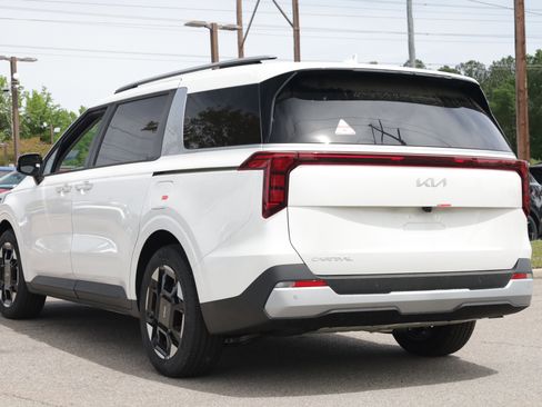 New 2026 Kia Carnival EX FWD image 3