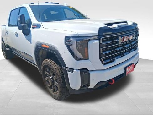 Used 2025 GMC Sierra 2500 AT4 w/ AT4 Premium Plus Package AWD/4WD image 3