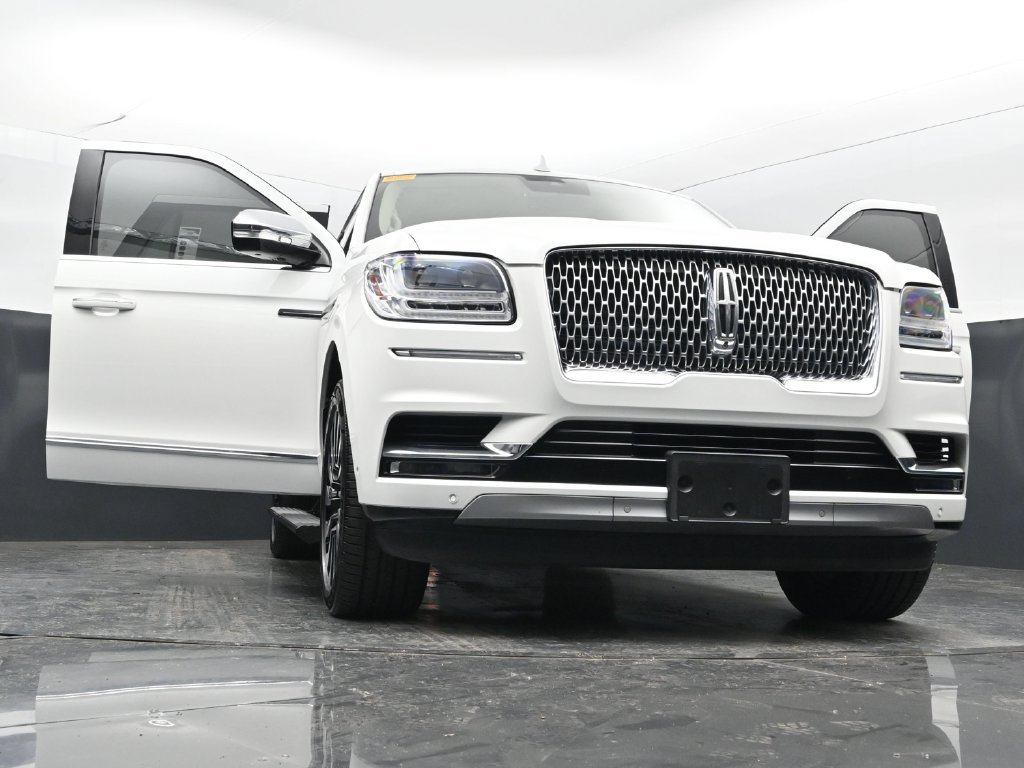 Used 2021 Lincoln Navigator L Black Label w/ Cargo Convenience Package AWD/4WD image 39