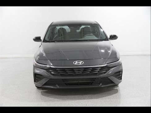 Certified 2025 Hyundai Elantra Sport image 2