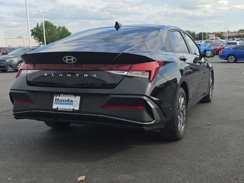Used 2024 Hyundai Elantra SEL FWD image 7