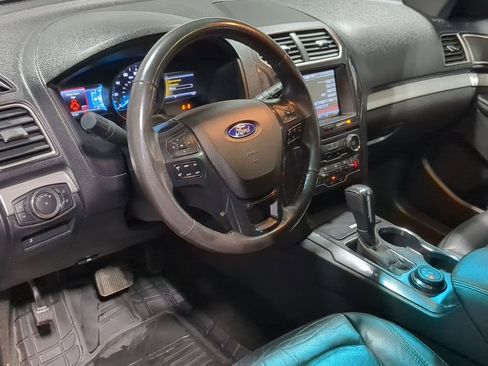 Used 2016 Ford Explorer XLT w/ Equipment Group 202A image 12