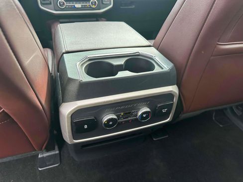 Used 2022 Ford Expedition Limited image 11