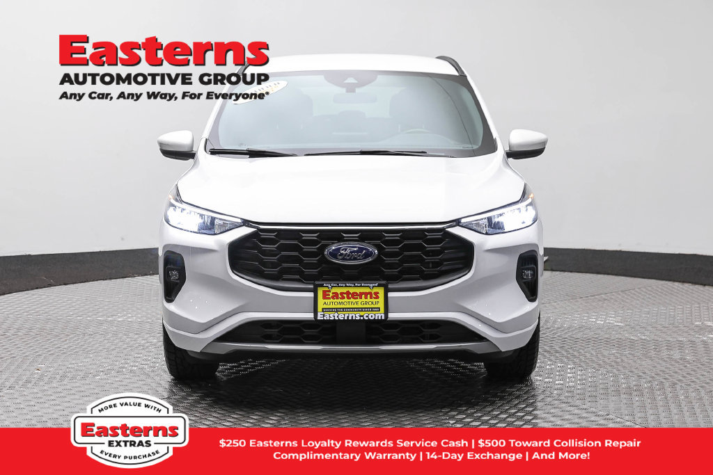 Used 2023 Ford Escape ST-Line Select AWD/4WD image 3
