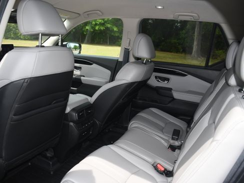 Certified 2025 Honda Pilot EX-L image 16