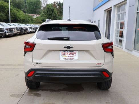 New 2026 Chevrolet Trax RS w/ Sunroof Package FWD image 9