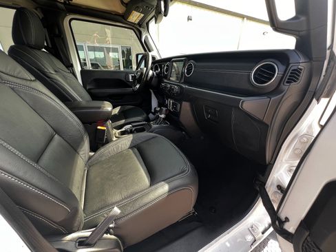 Used 2019 Jeep Wrangler Unlimited Sahara w/ Dual Top Group image 28