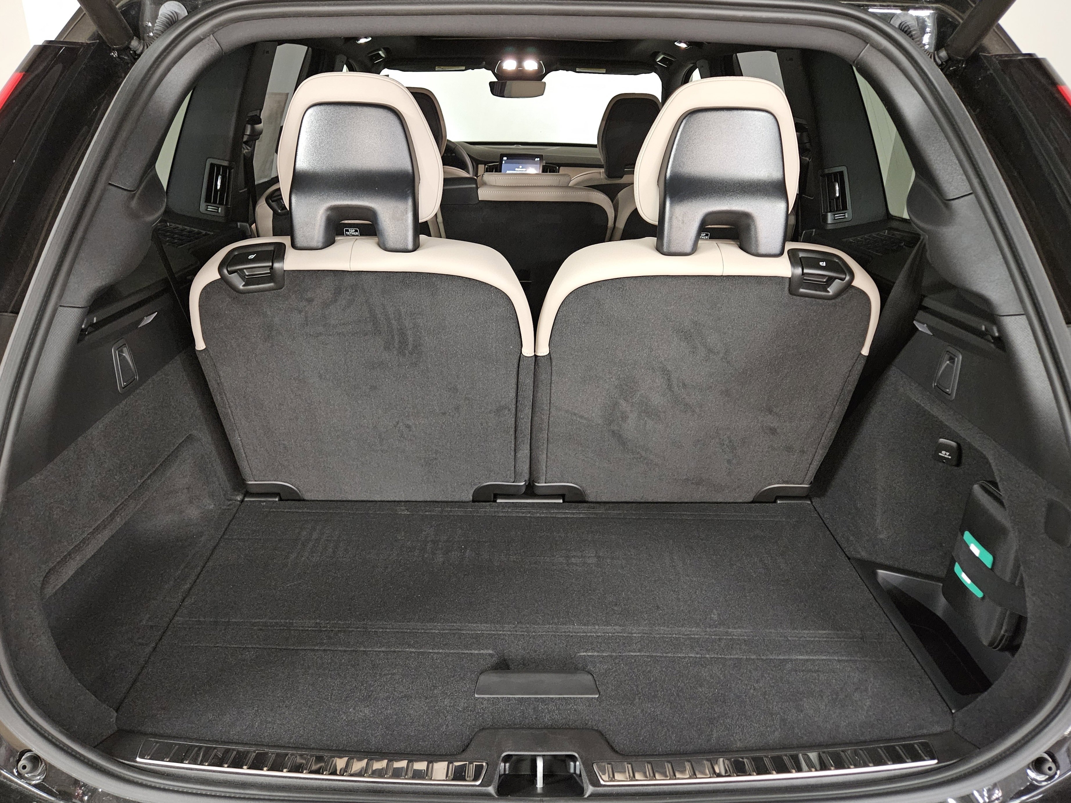 New 2026 Volvo XC90 T8 Plus w/ Protection Package Premier AWD/4WD image 17