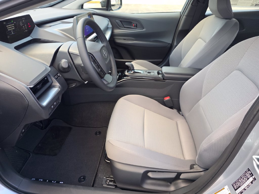 New 2027 Toyota Prius LE FWD image 24