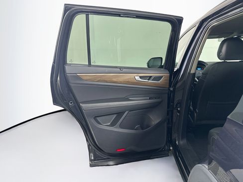 Used 2025 Volkswagen Atlas SE AWD/4WD image 25