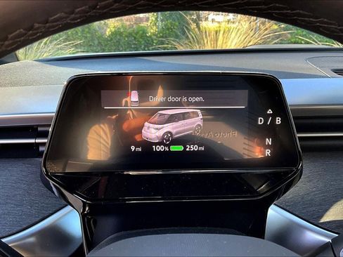 Certified 2025 Volkswagen ID. Buzz Pro S image 24