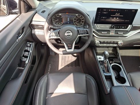 Used 2024 Nissan Altima 2.5 SR w/ SR Premium Package image 14