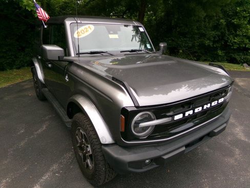Used 2021 Ford Bronco Outer Banks AWD/4WD image 2