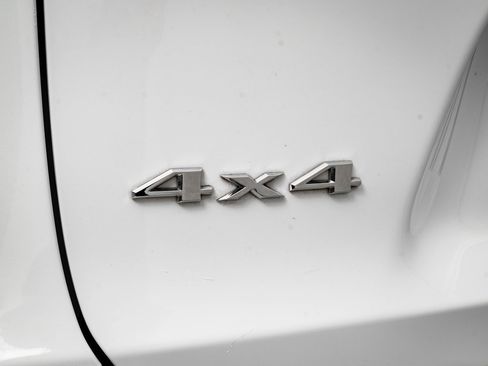 Used 2019 Jeep Cherokee Limited image 18