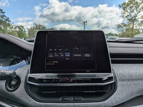 New 2025 Jeep Compass Sport image 18