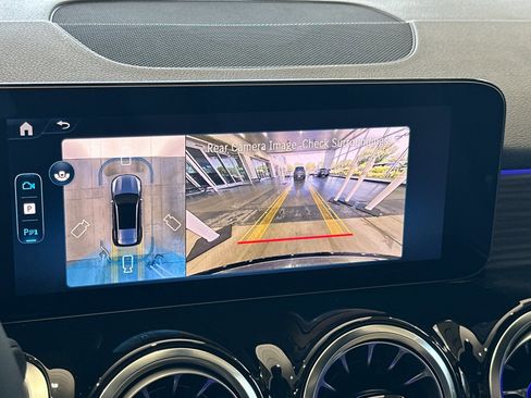 New 2025 Mercedes-Benz GLB 250 image 19