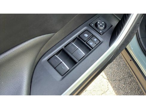 Used 2022 Toyota RAV4 XLE w/ Convenience Package image 12