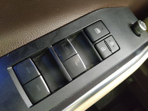 Used 2020 Toyota Highlander Limited image 27